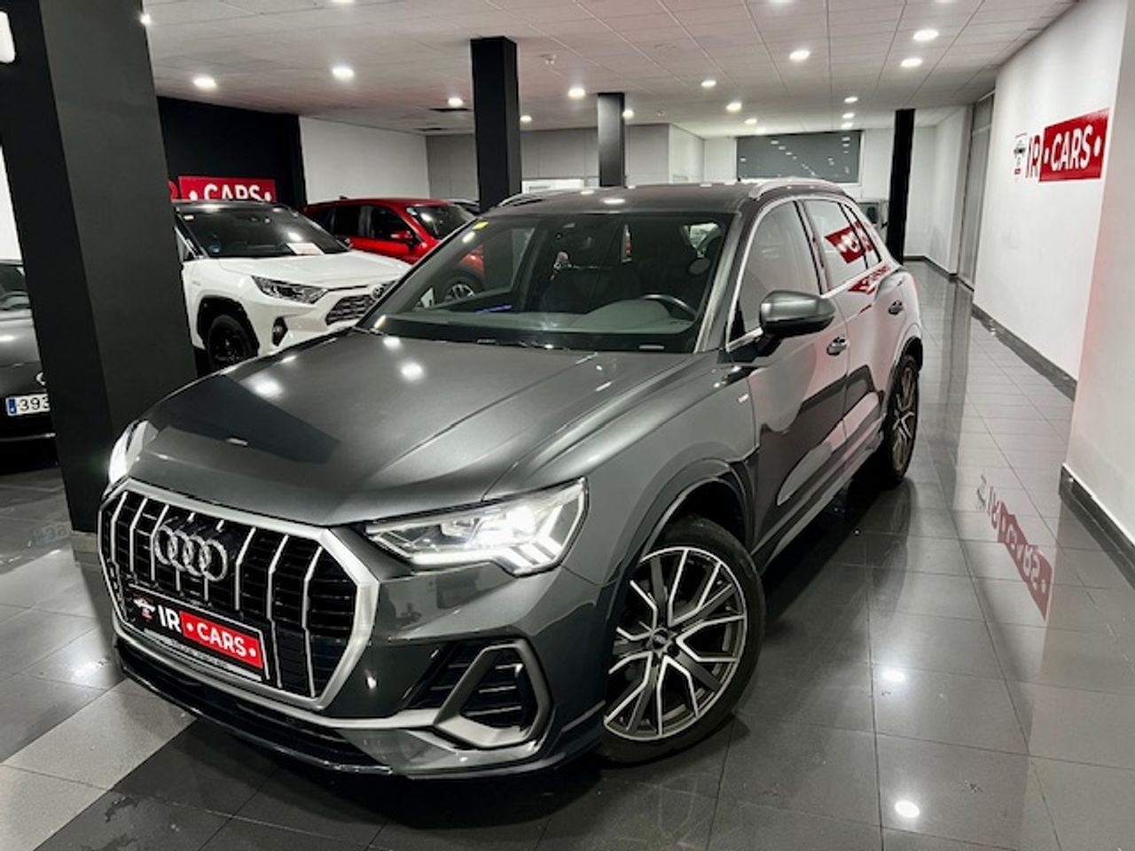 Monos titi ninos  - audi q3 2020 /