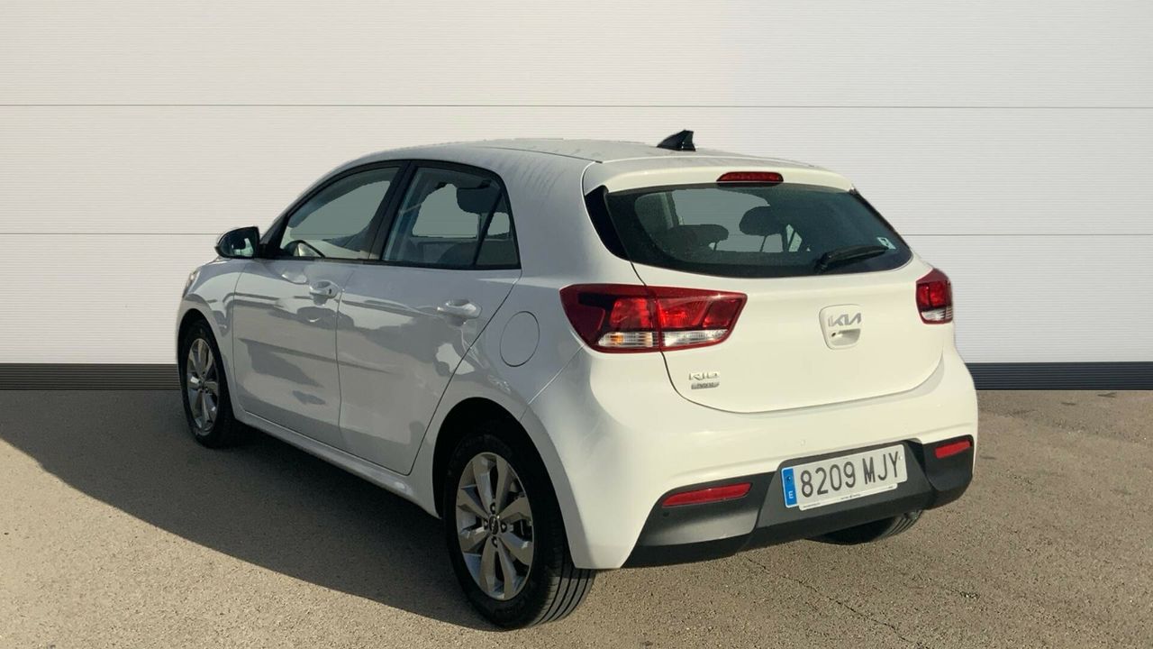 kia rio 2023 / foto grande (3)