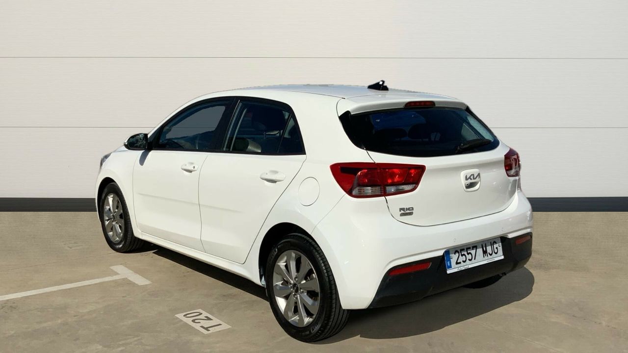 kia rio 2023 / foto grande (3)