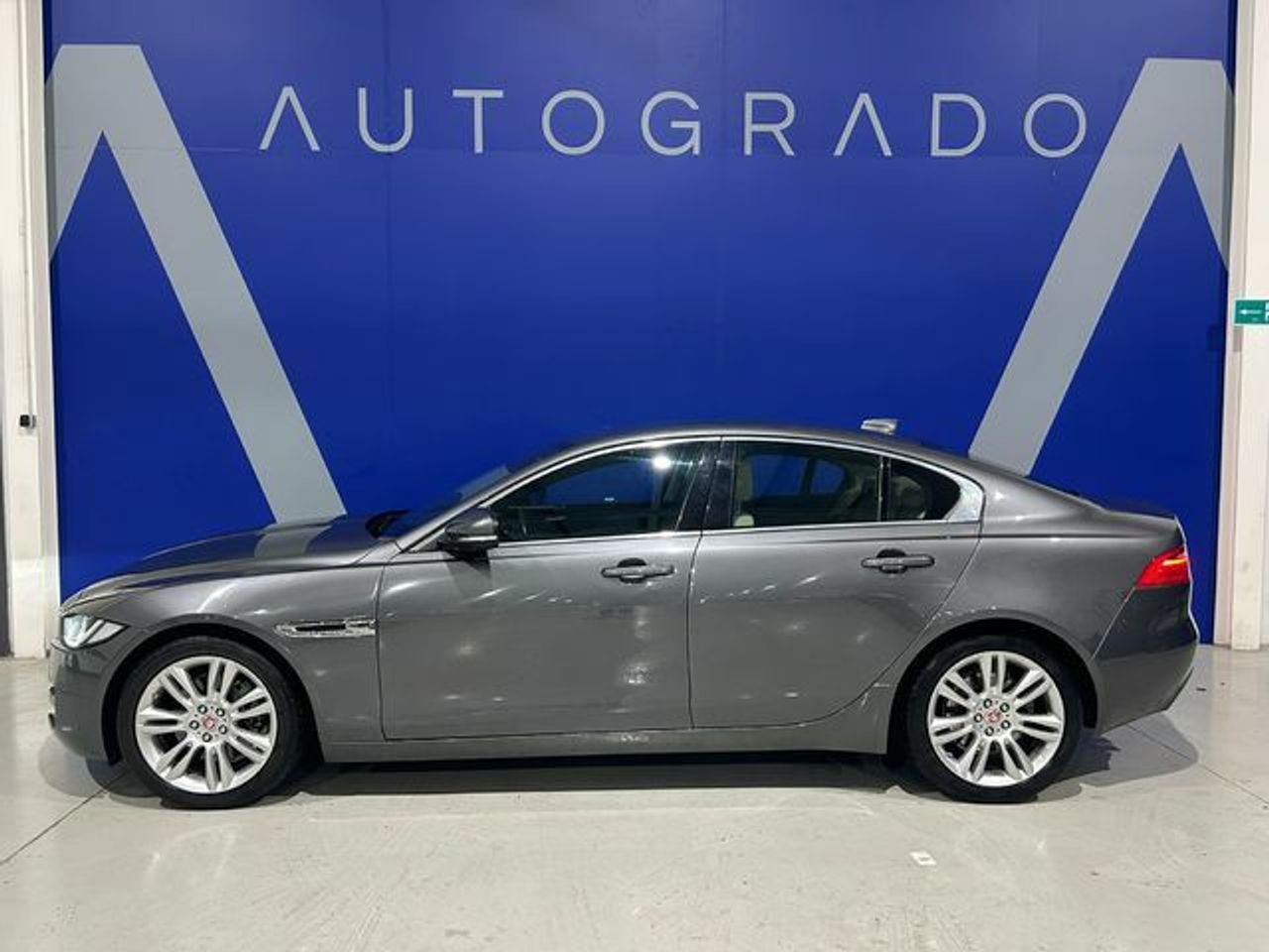 jaguar xe 2019 / foto grande (2)