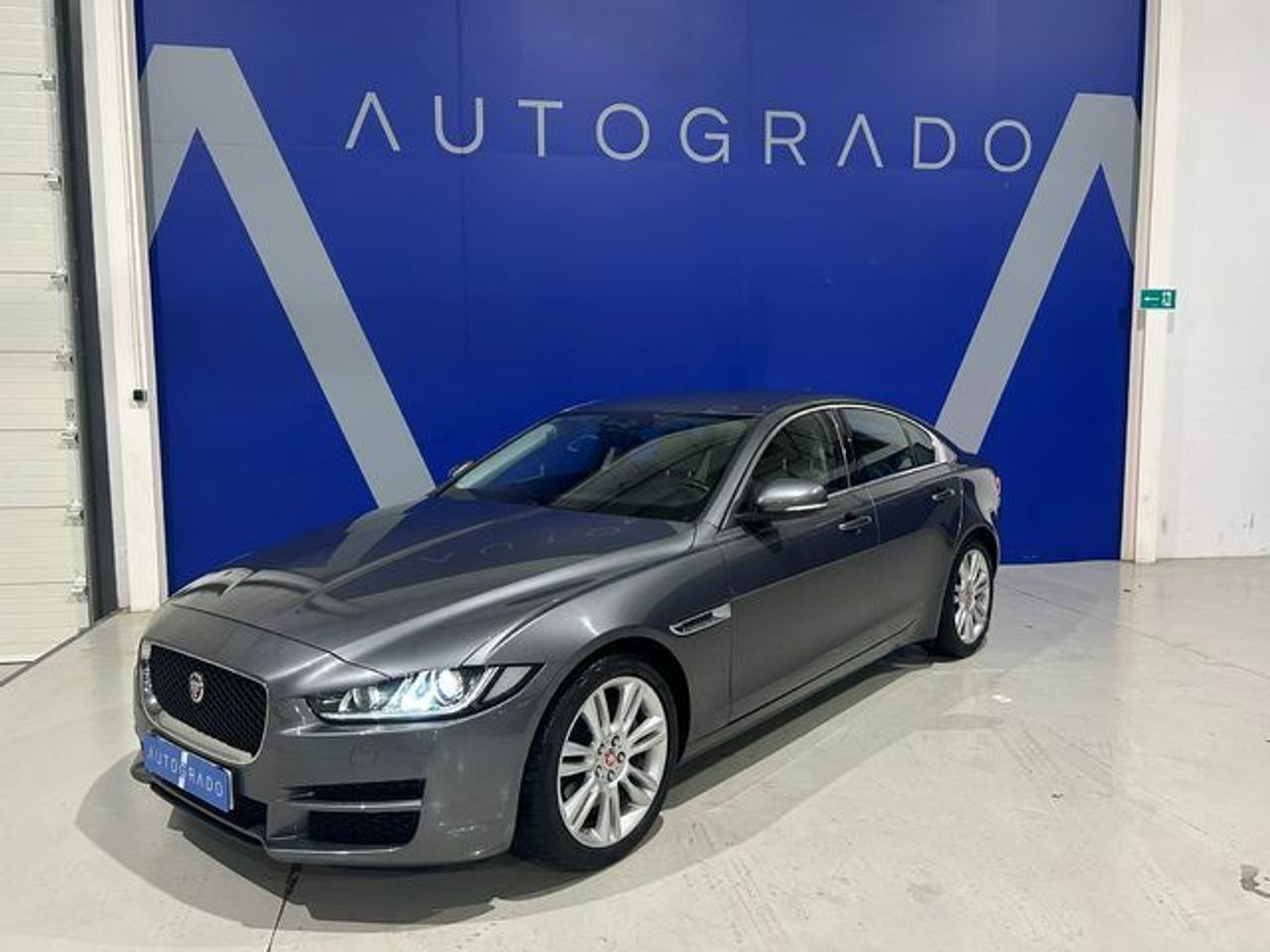 Foto jaguar xe 2019 /