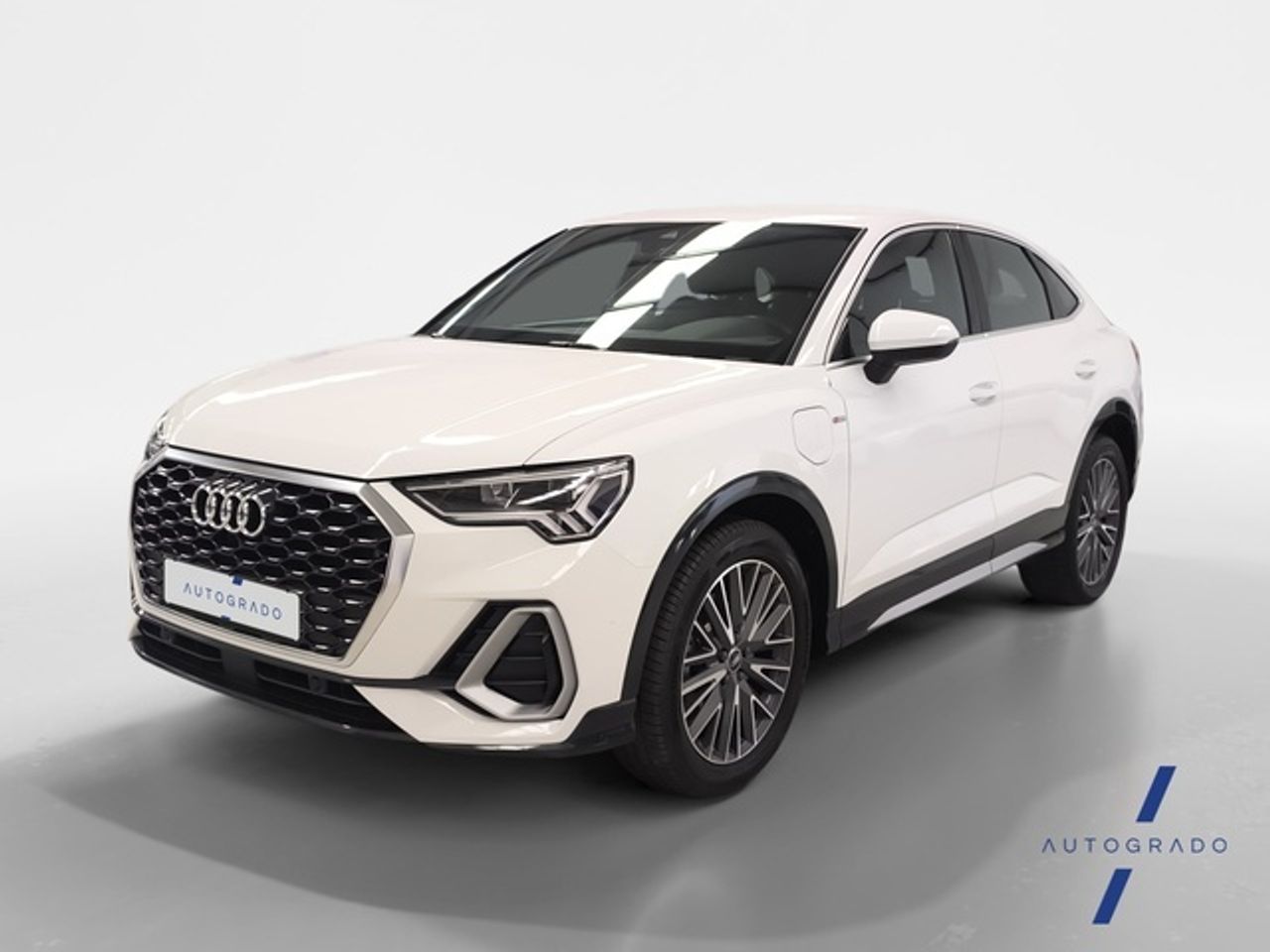 audi q3 2021 /
