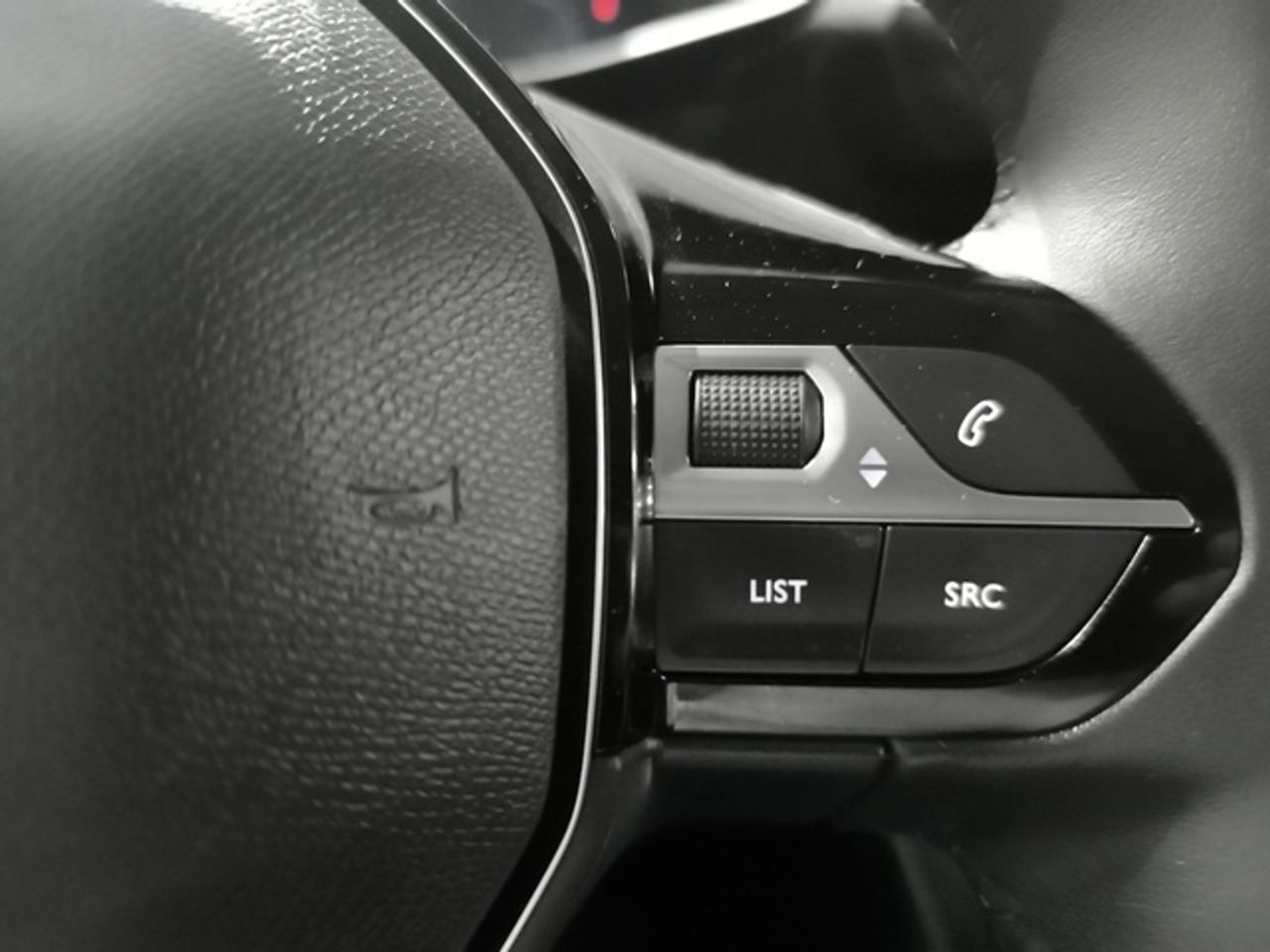 Peugeot 208 PureTech 100 Allure Pack 75 kW (100 CV) - foto 17