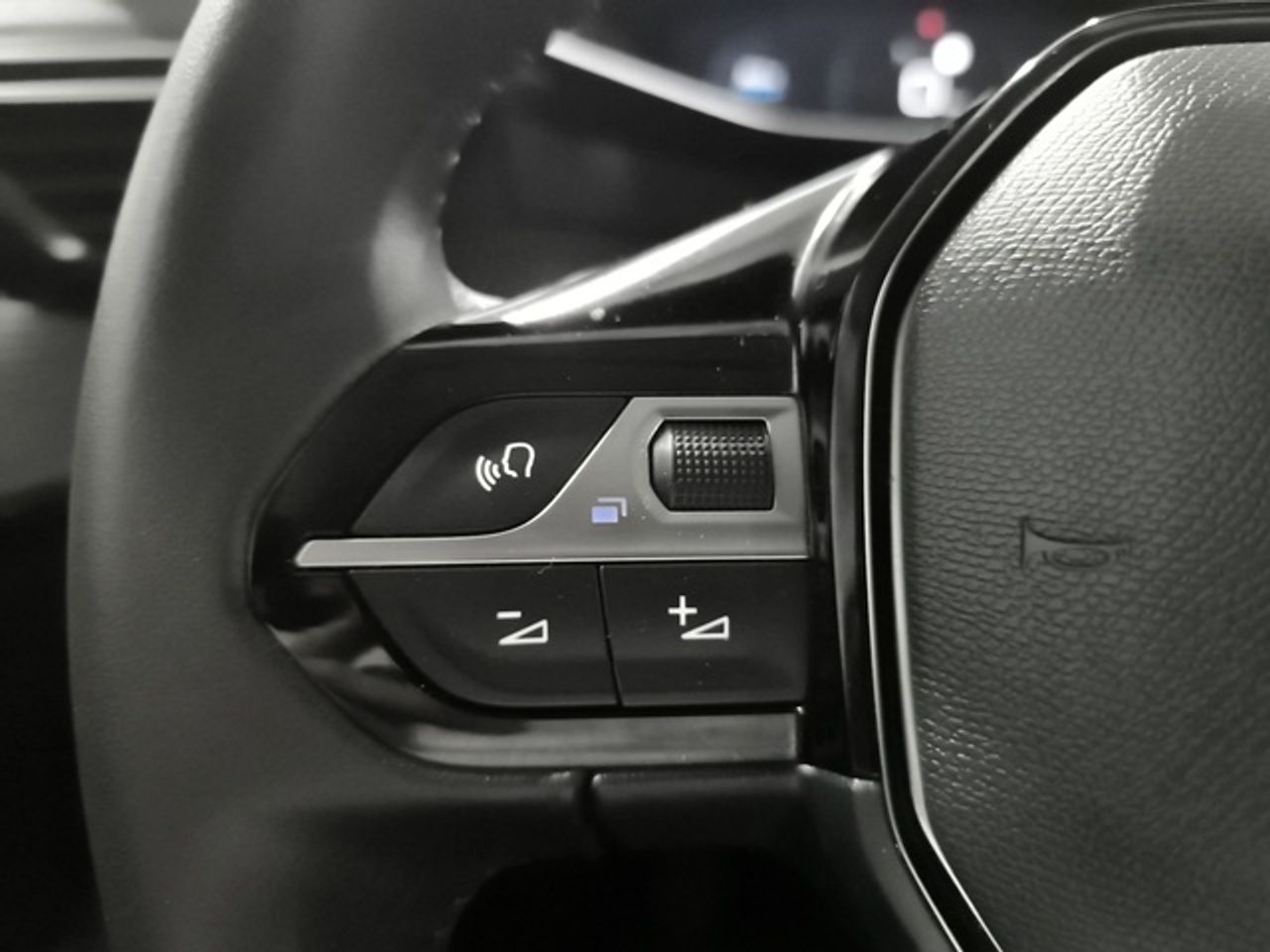 Peugeot 208 PureTech 100 Allure Pack 75 kW (100 CV) - foto 16