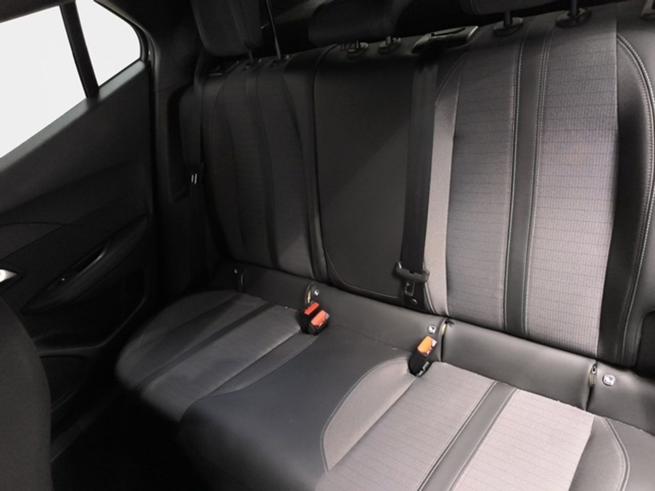 Peugeot 2008 PureTech 130 S&S Allure Pack 96 kW (130 CV) - foto 13