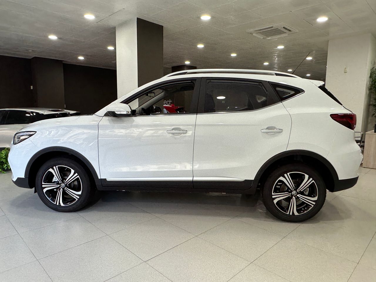 mg zs 2024 / foto grande (2)