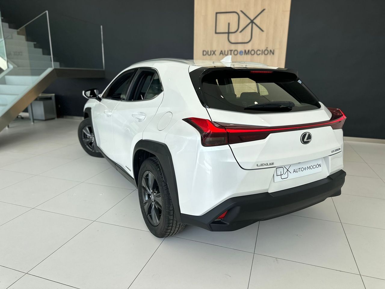 Lexus UX 2.0 250h Executive 4WD - foto 2