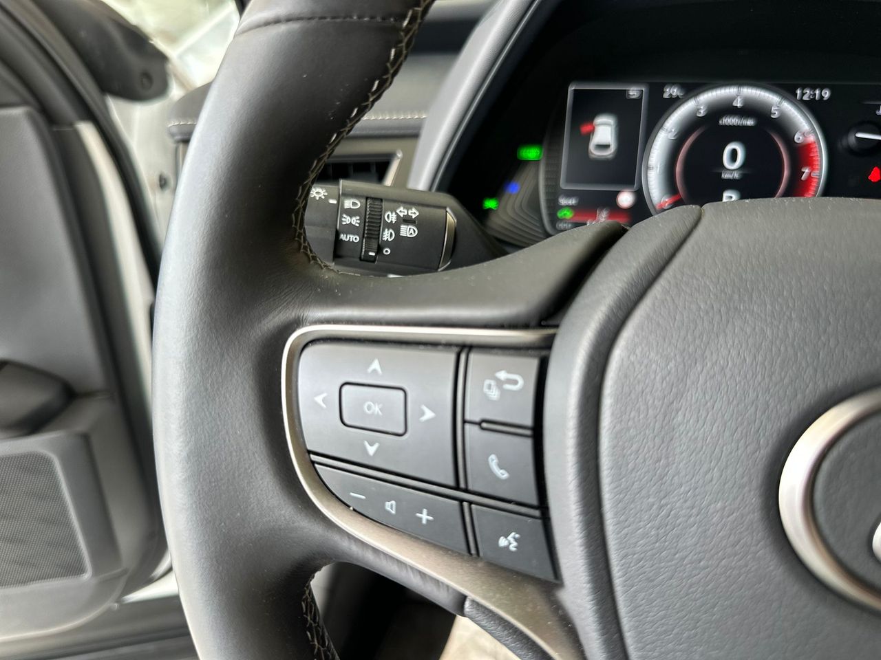 Lexus UX 2.0 250h Executive 4WD - foto 18