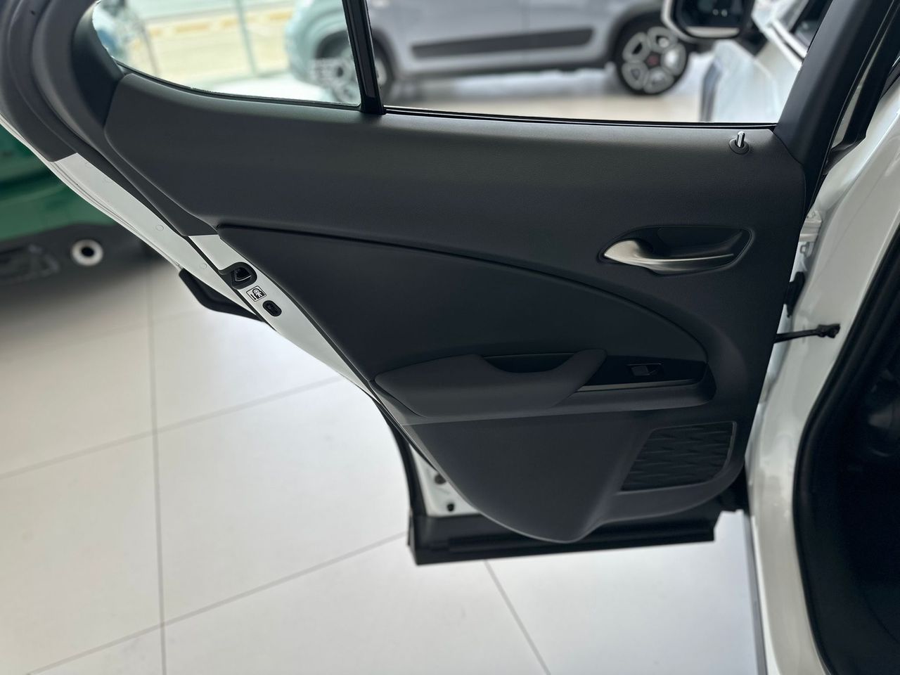 Lexus UX 2.0 250h Executive 4WD - foto 26