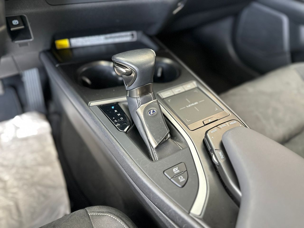 Lexus UX 2.0 250h Executive 4WD - foto 11