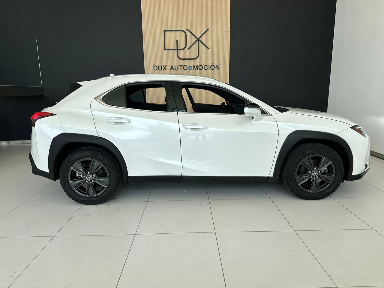Lexus UX 2.0 250h Executive 4WD - foto 3