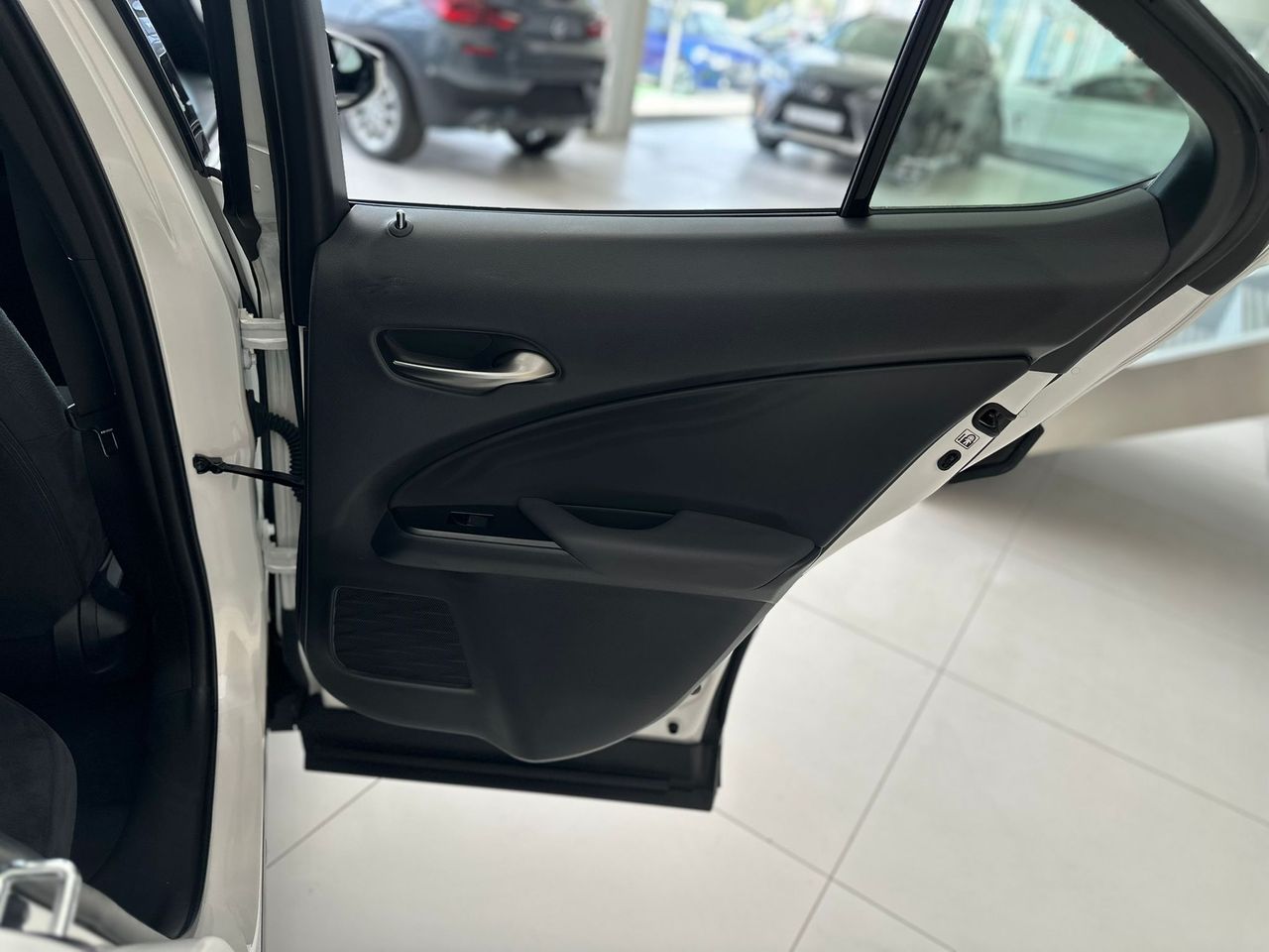 Lexus UX 2.0 250h Executive 4WD - foto 24