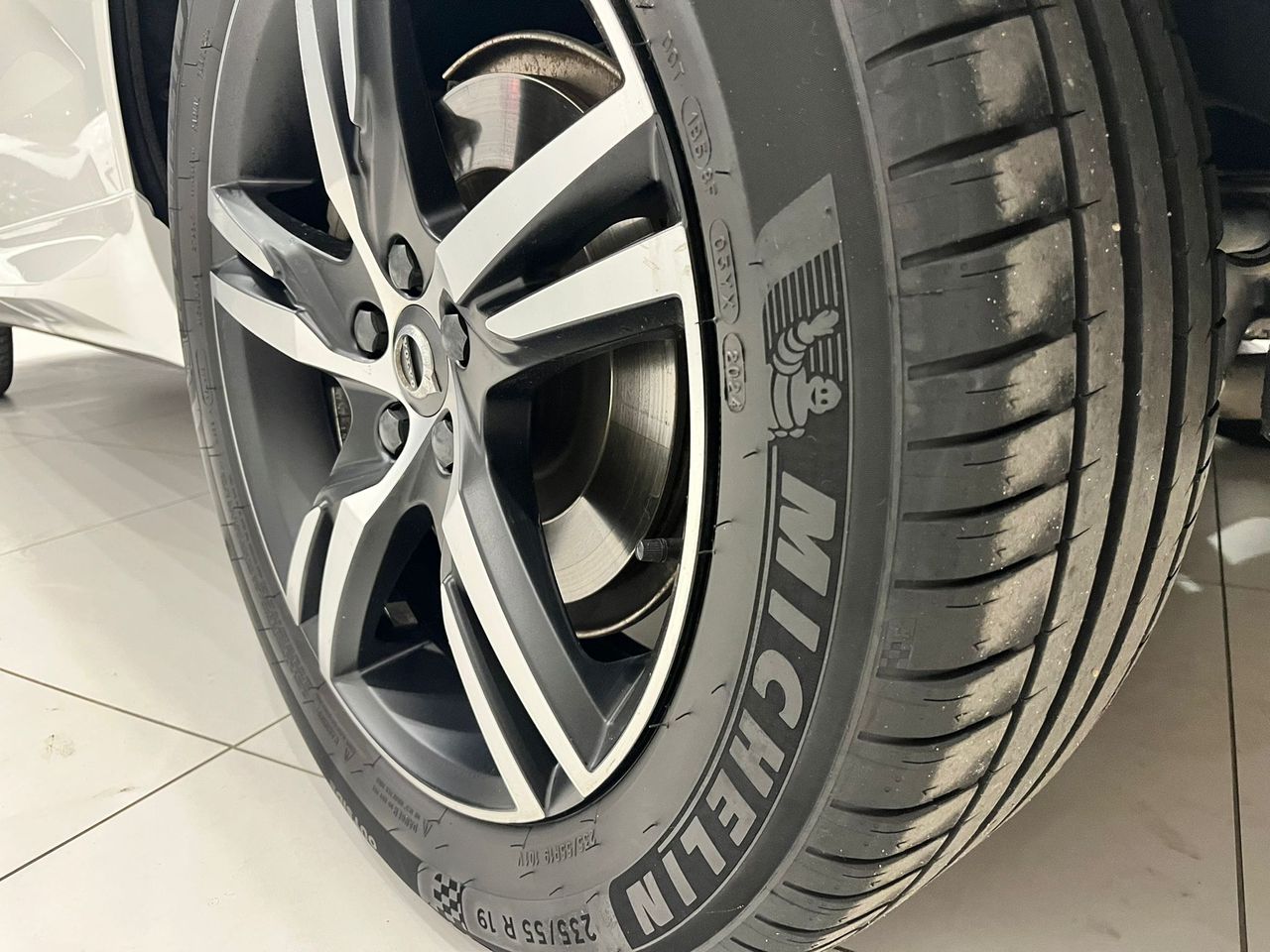 Volvo XC60 2.0 B4 D AWD R-Design Auto - foto 4