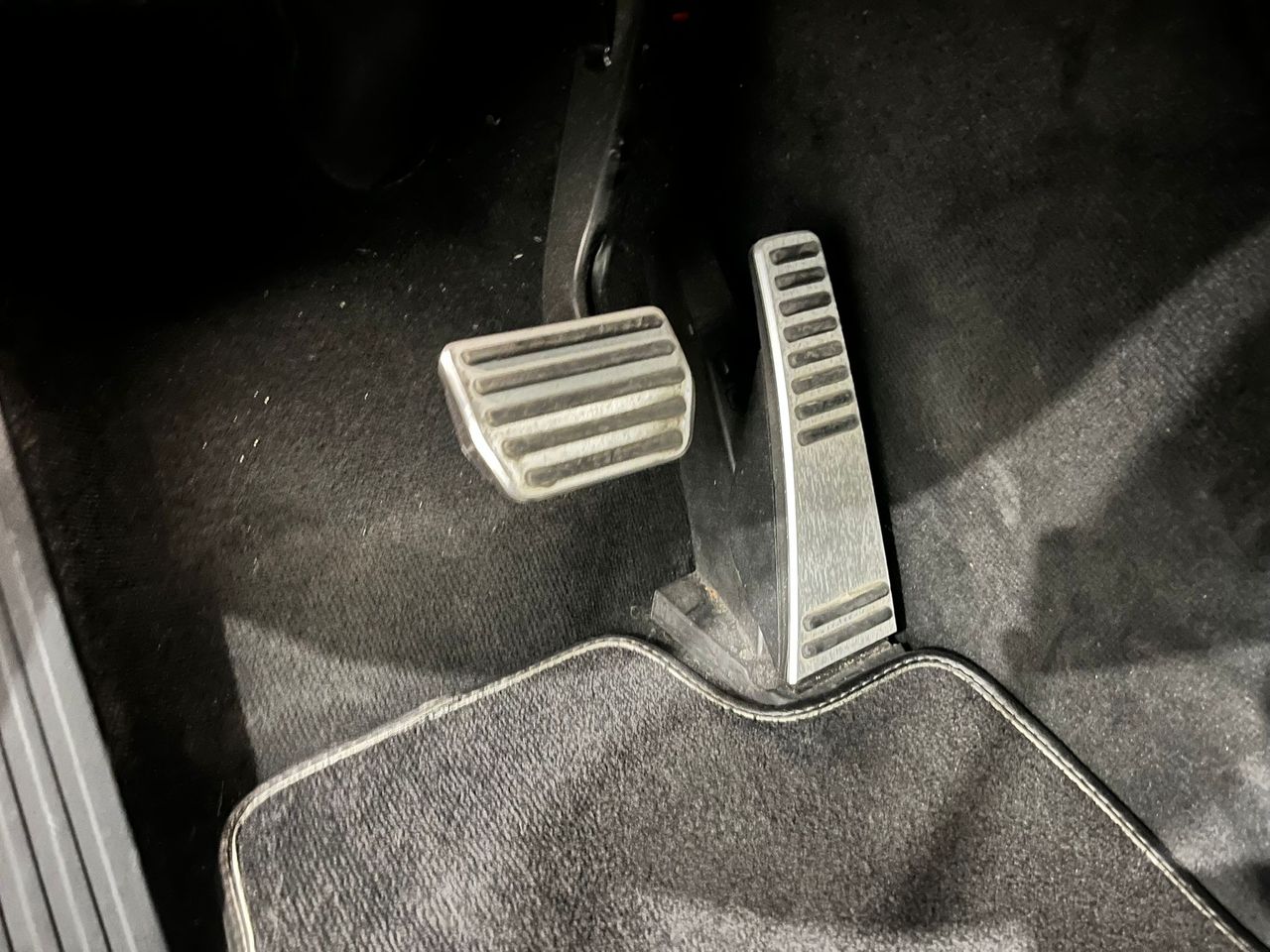 Volvo XC60 2.0 B4 D AWD R-Design Auto - foto 27