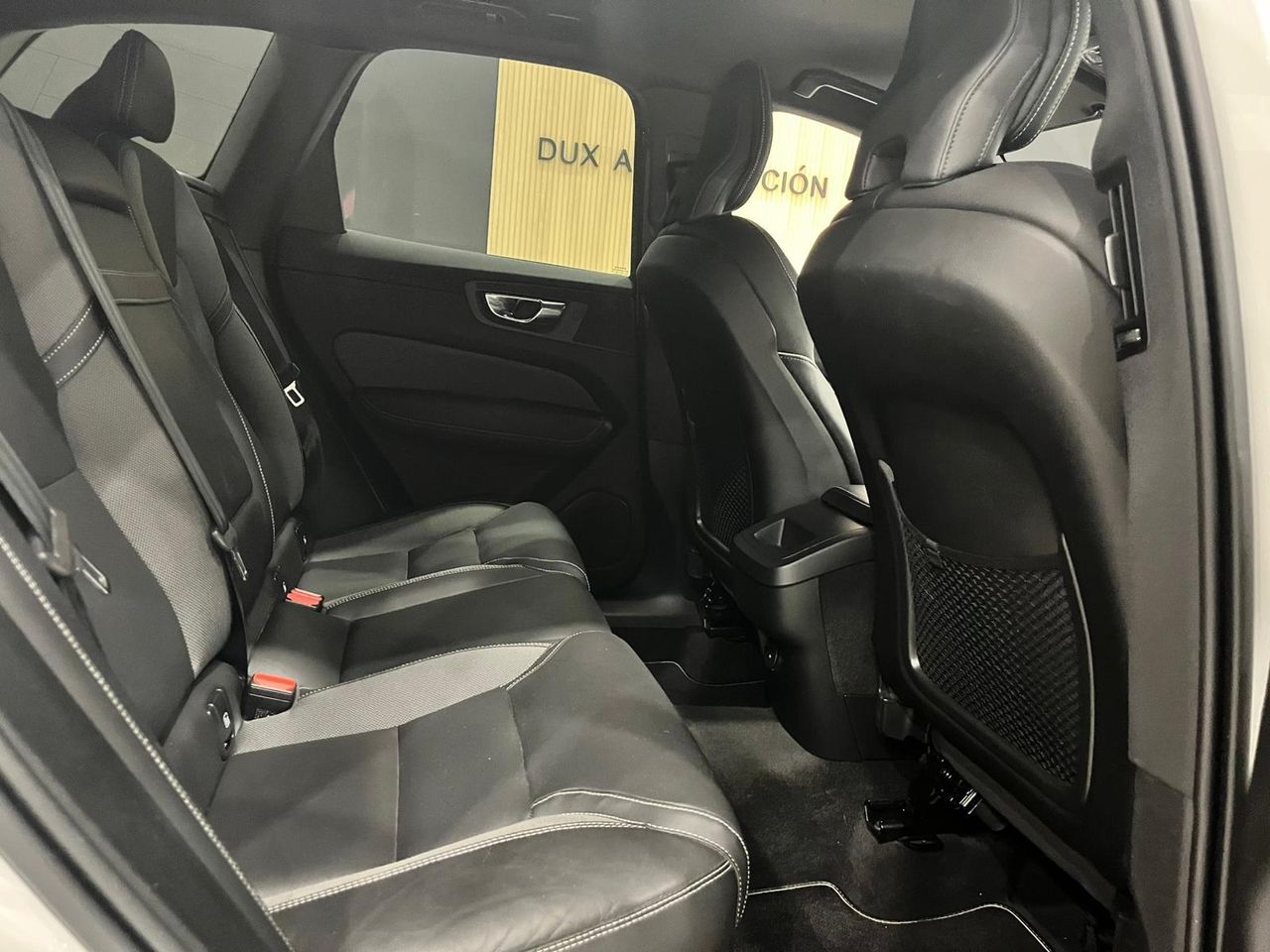 Volvo XC60 2.0 B4 D AWD R-Design Auto - foto 38