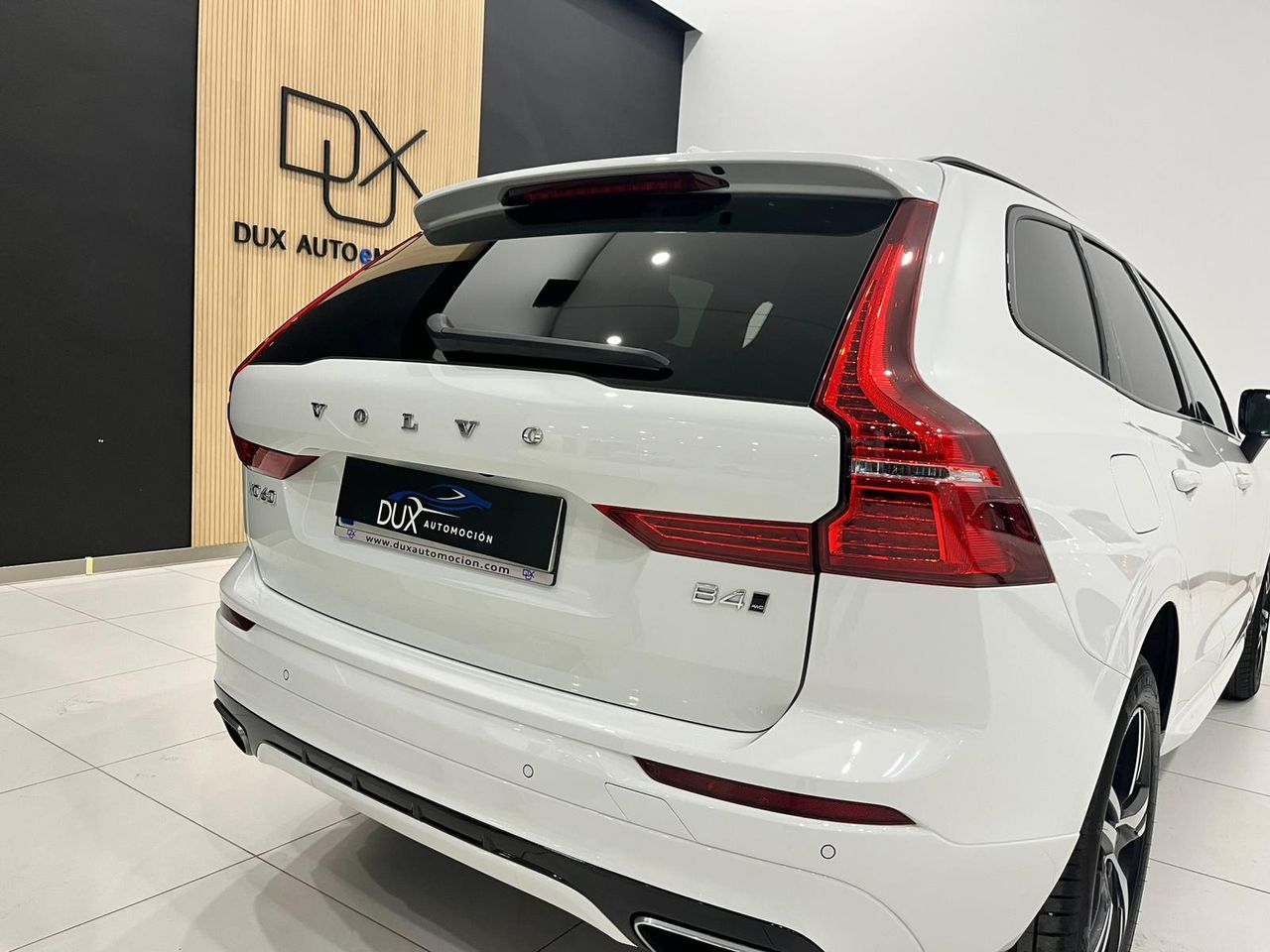 Volvo XC60 2.0 B4 D AWD R-Design Auto - foto 7