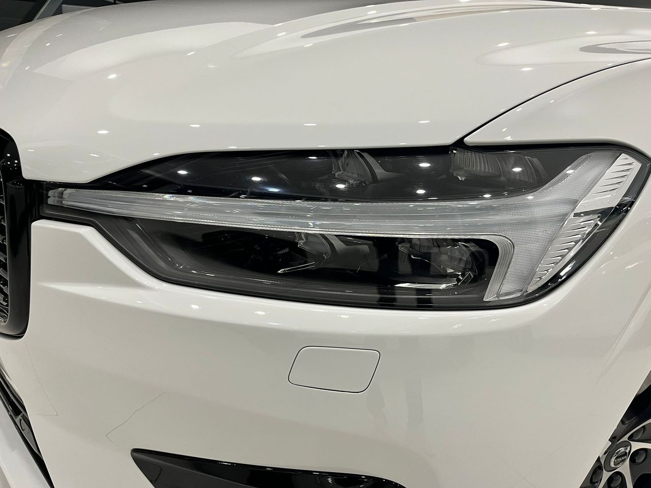 Volvo XC60 2.0 B4 D AWD R-Design Auto - foto 11