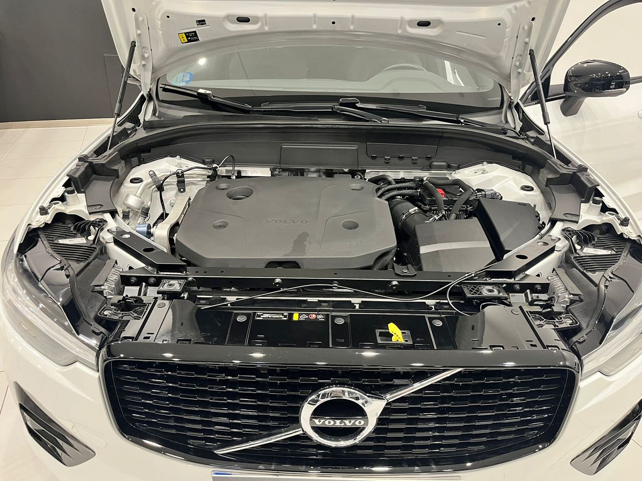 Volvo XC60 2.0 B4 D AWD R-Design Auto - foto 10