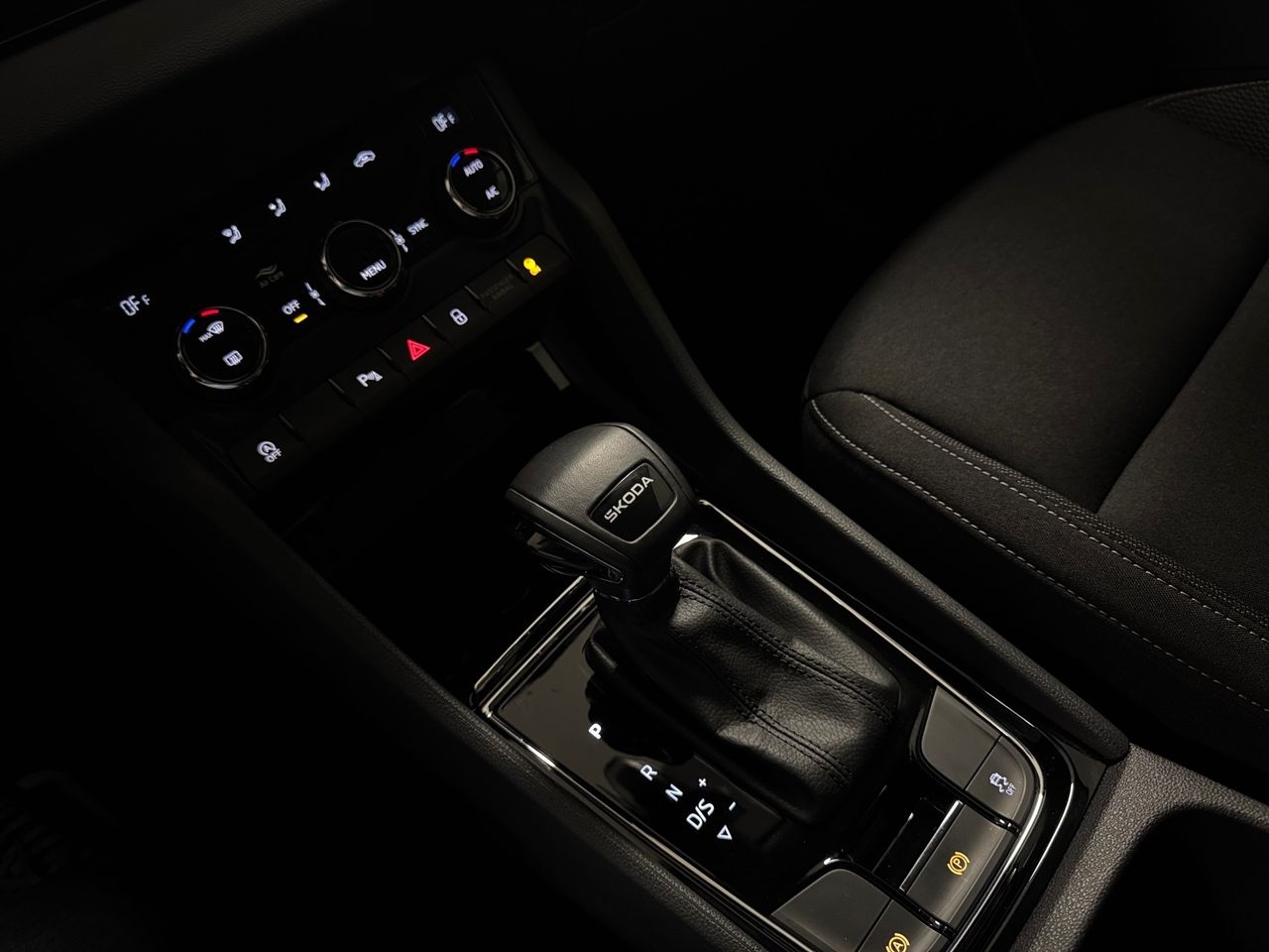 Skoda Karoq 1.5 TSI 110kW (150CV) DSG ACT Selection - foto 12