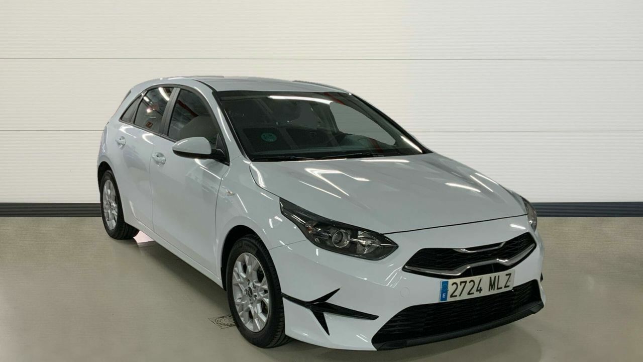 Kia xceed 5 puertas  de segunda mano - kia ceed 2023 /