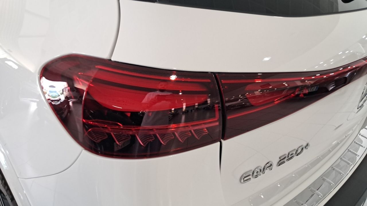 Mercedes EQA -CLASS EQA 250+ - foto 17