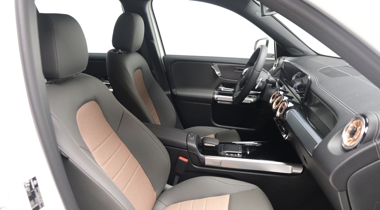 Mercedes EQB 250. - foto 12