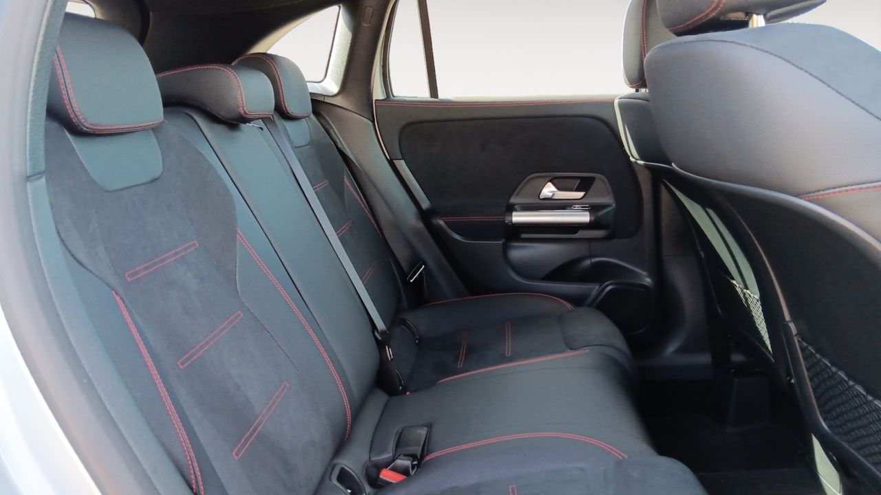 Mercedes GLA 200 D - foto 14