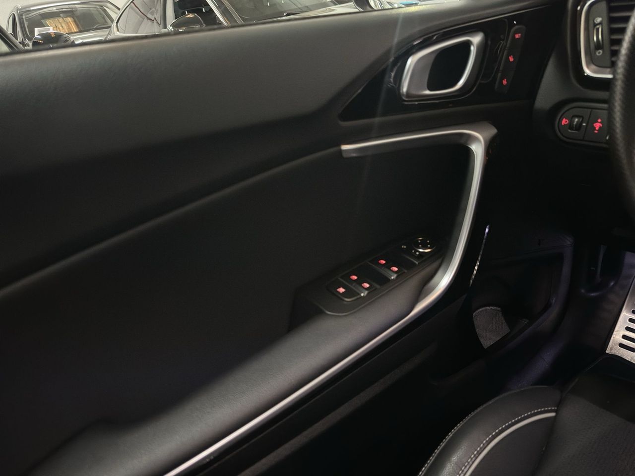 Kia Ceed 1.5 MHEV 118kW (160CV) GT Line DCT - Foto 2