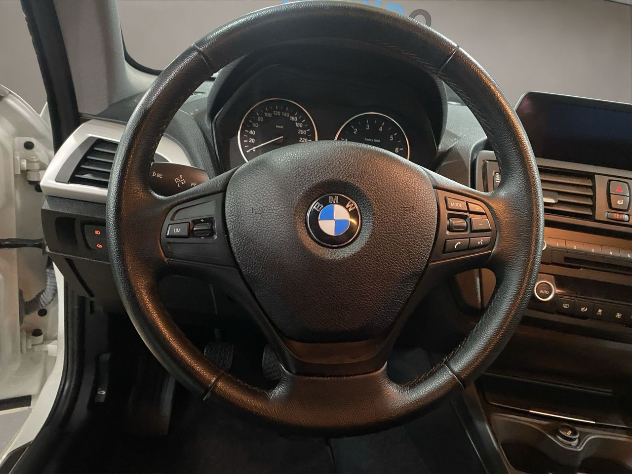 BMW Serie 1 114i Advance plus luxury - Foto 2