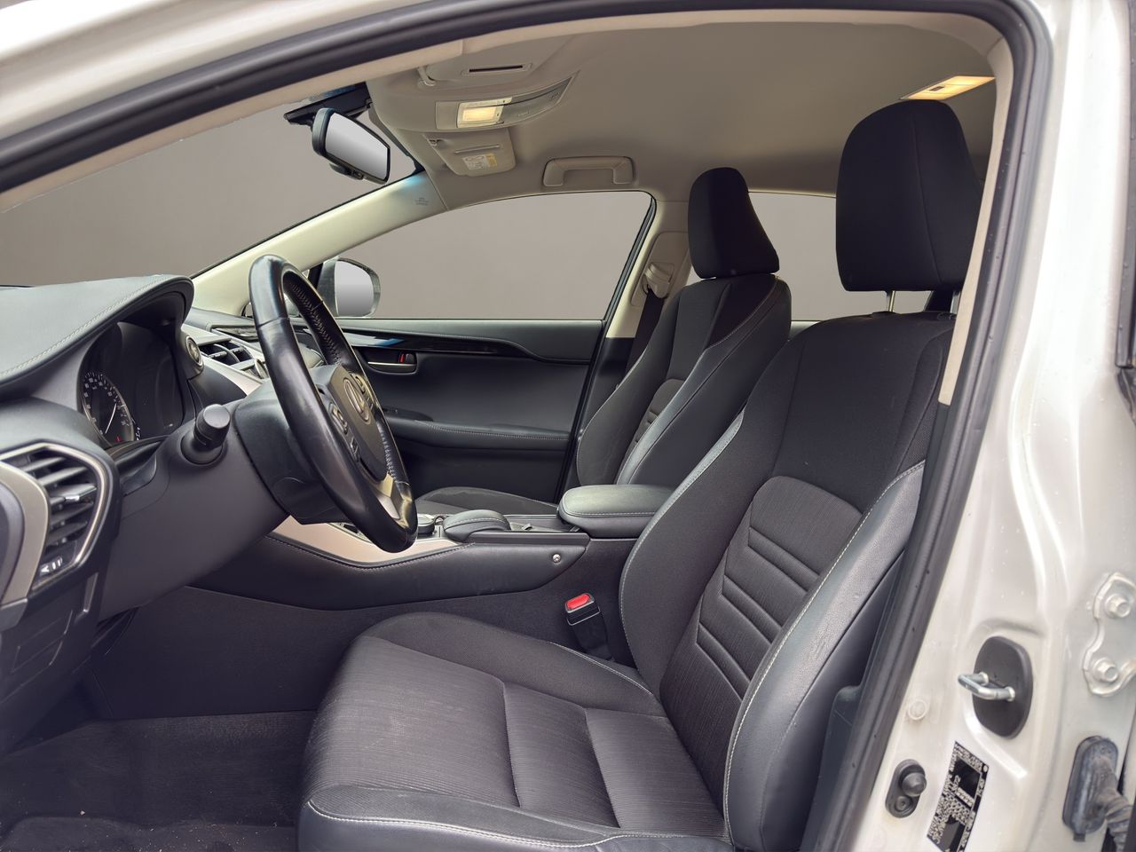 Lexus NX 2.5 300h  - Foto 2