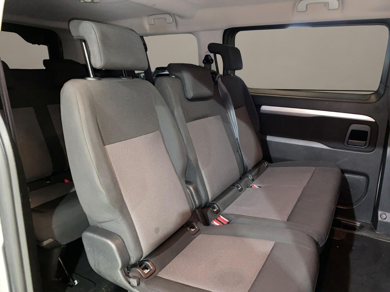 Peugeot Traveller Business 1.5 BlueHDi 120 Long  - Foto 2
