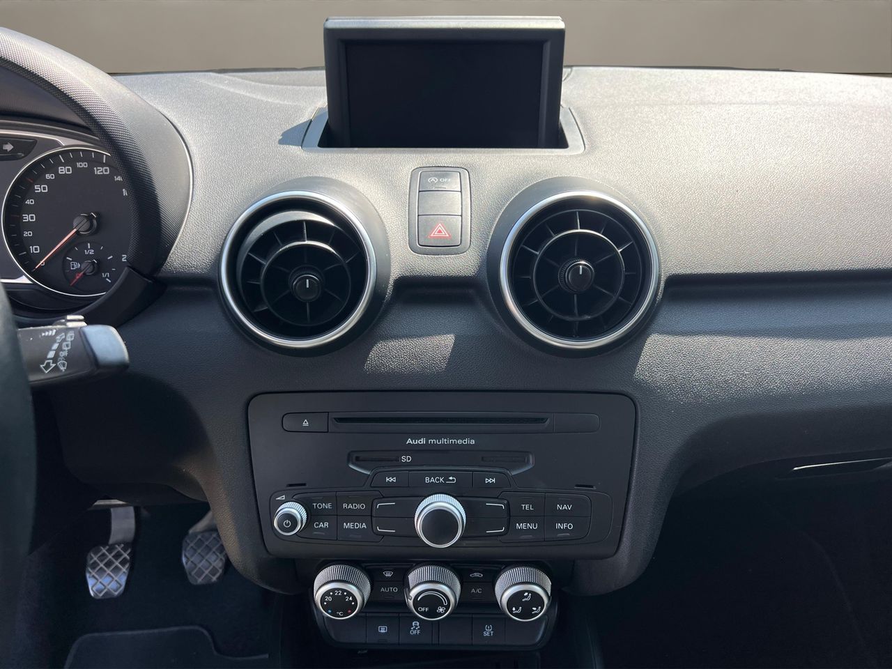 Audi A1 1.6 TDI ultra Attraction  - Foto 2