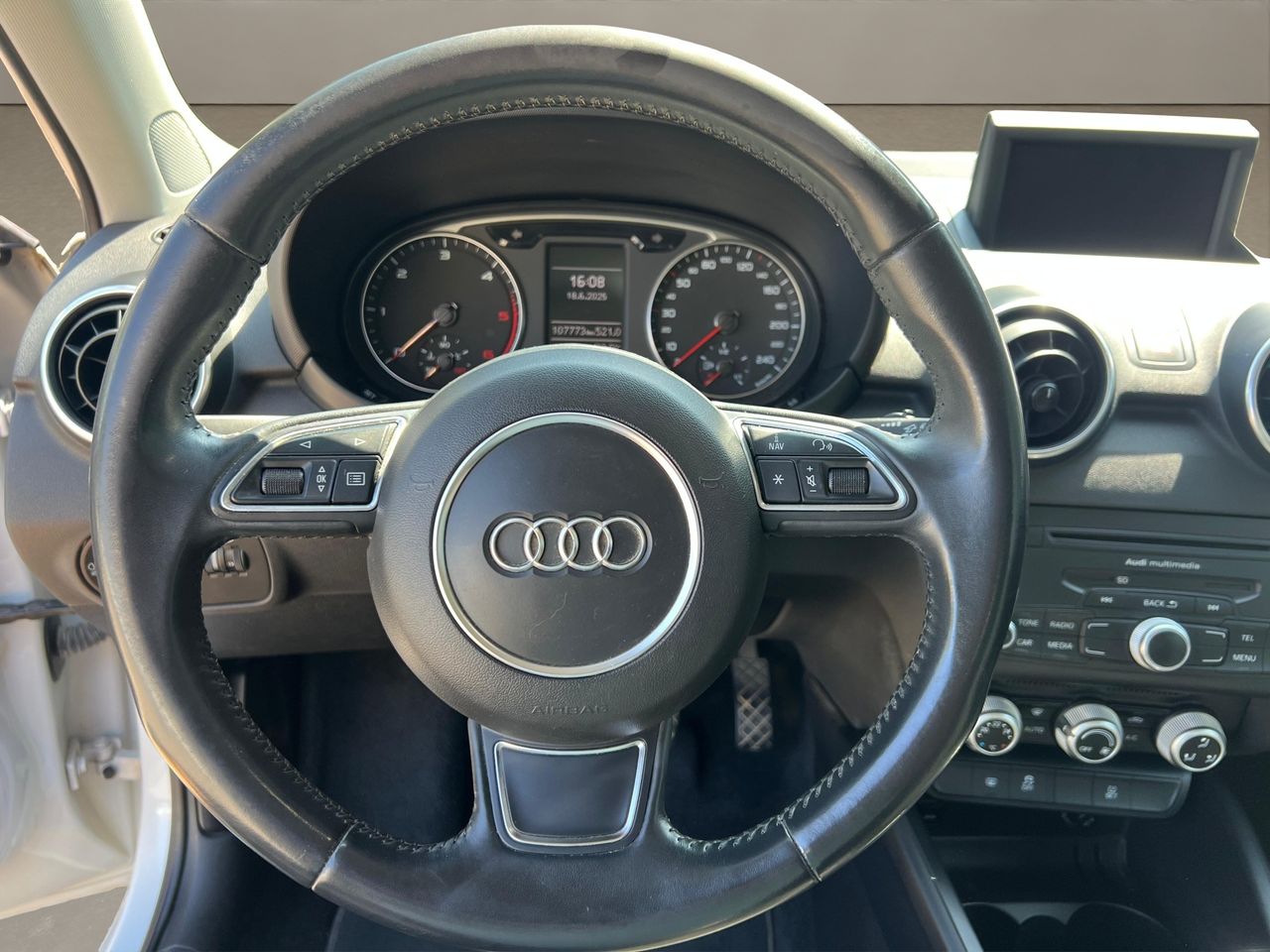Audi A1 1.6 TDI ultra Attraction  - Foto 2