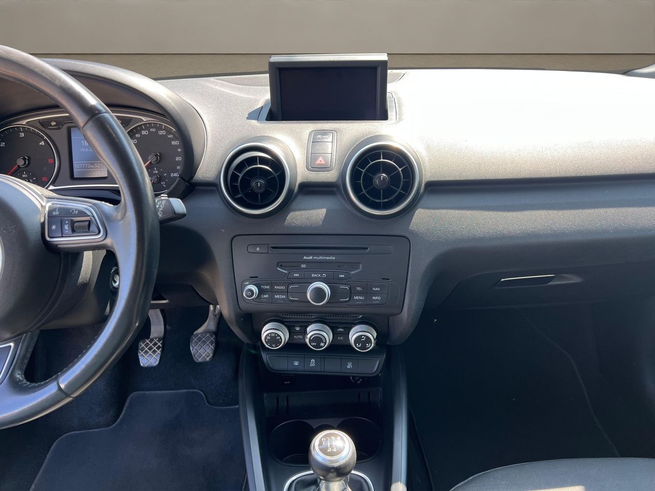 Audi A1 1.6 TDI ultra Attraction  - Foto 2