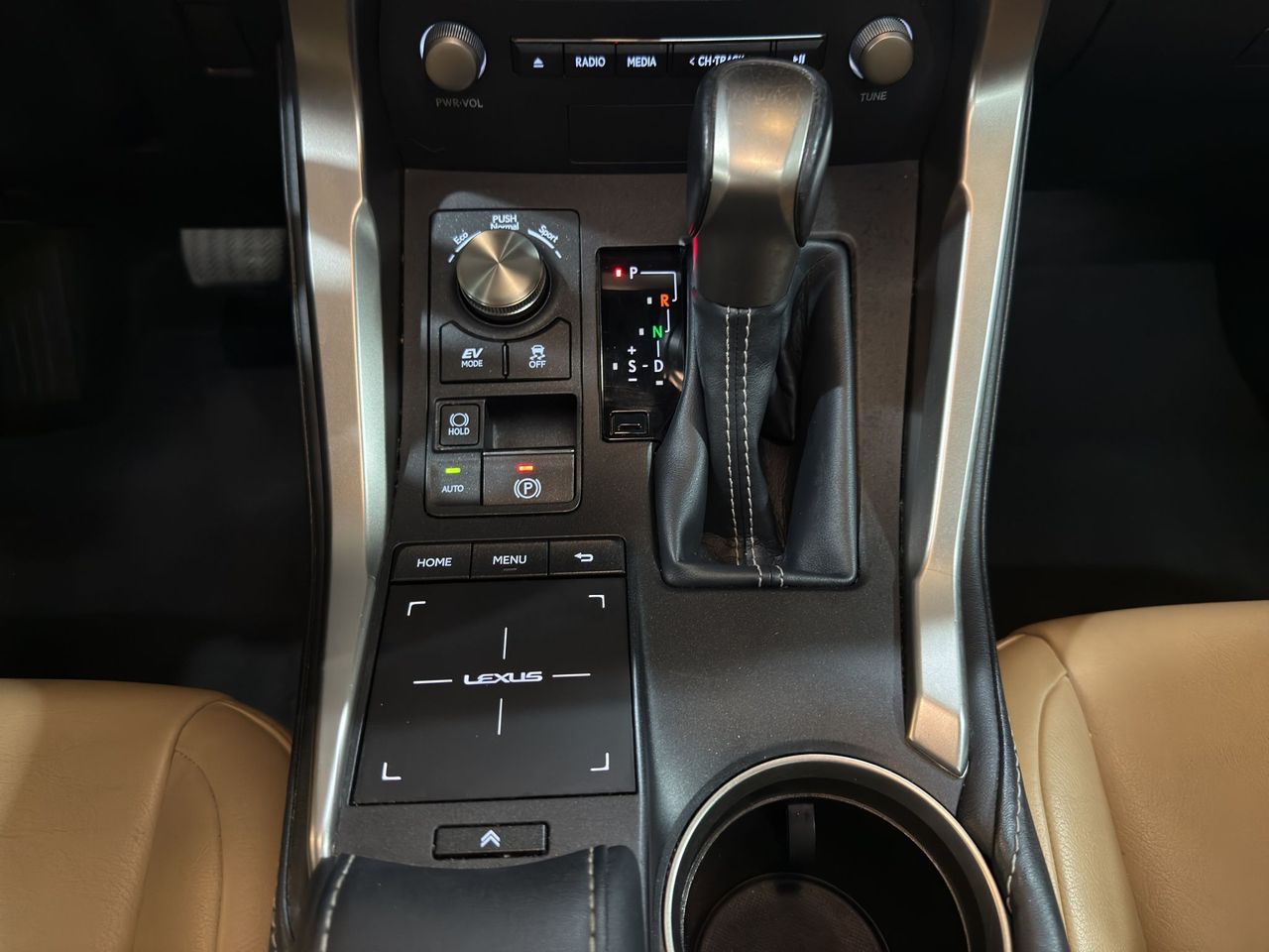 Lexus NX 2.5 300h F Sport Panorámico 4WD - Foto 2