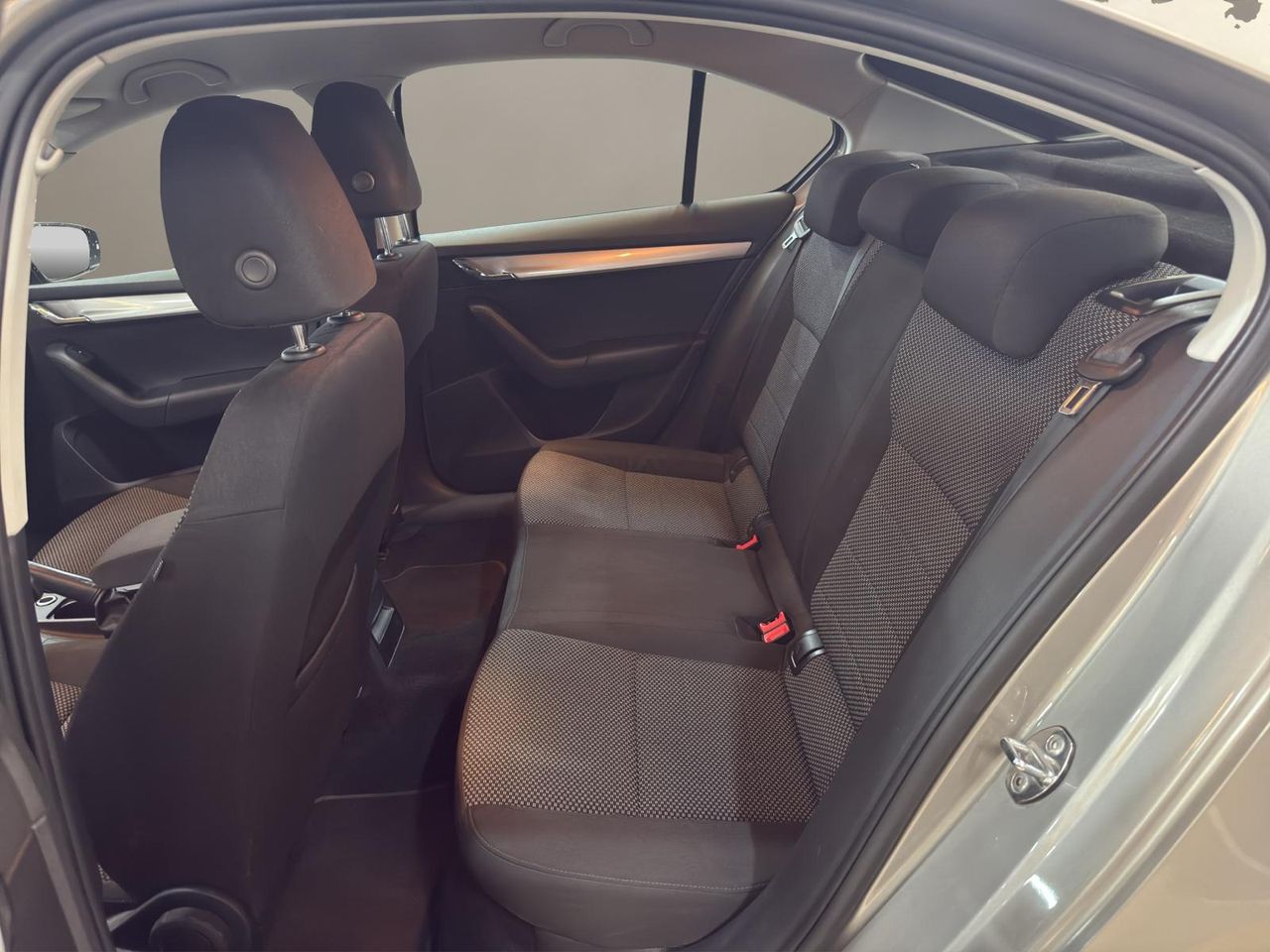 Skoda Octavia 1.6 TDI CR 105cv Ambition - Foto 2
