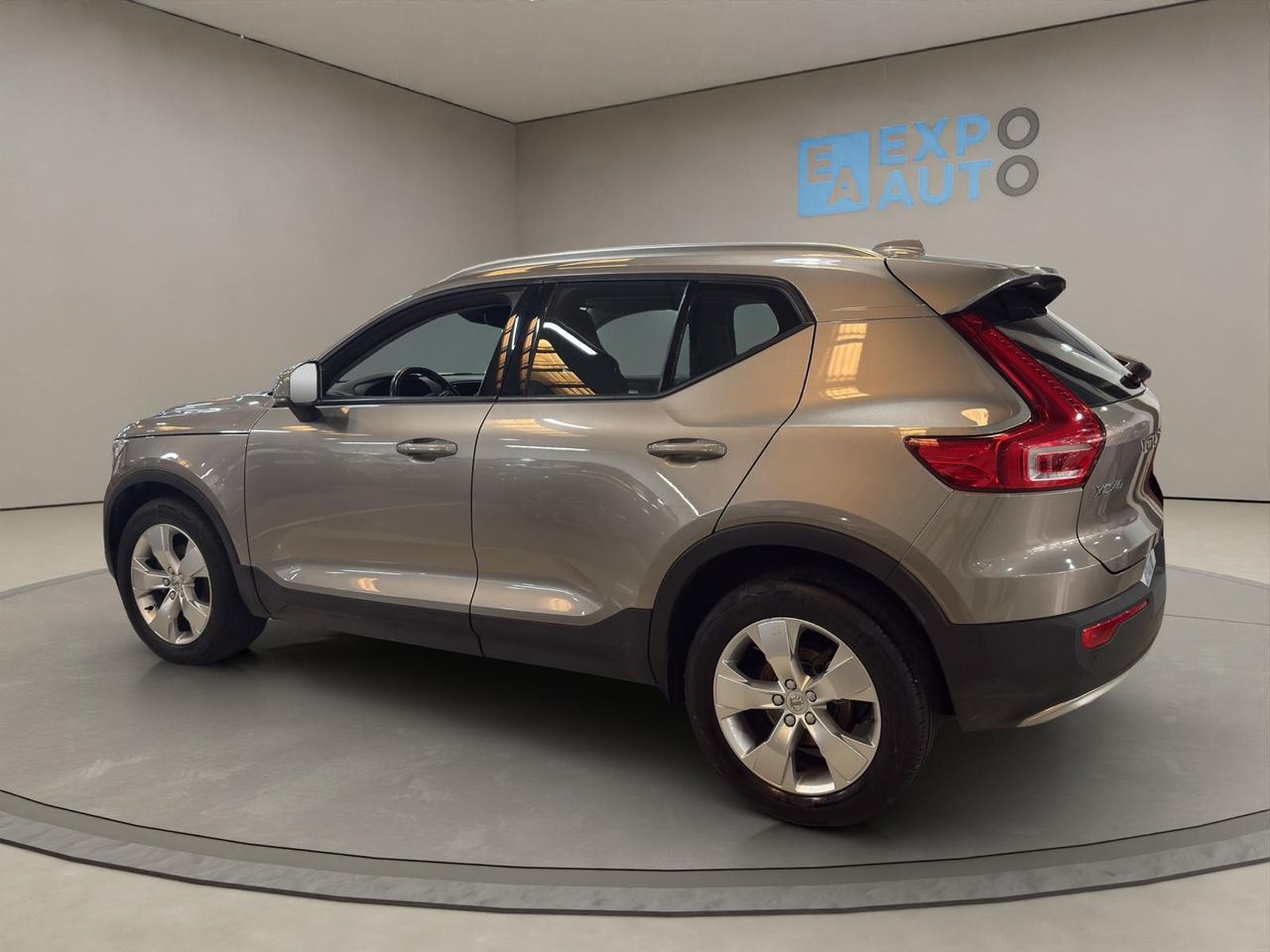 Volvo XC40 1.5 T2 Momentum Core - Foto 2