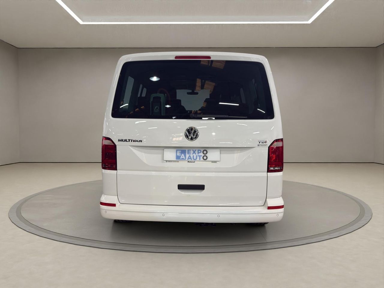 Volkswagen Multivan Outdoor Corto 2.0 TDI 110kW(150CV) BMT adaptado con rampa elevadora eléctrica para silla de ruedas. - Foto 2
