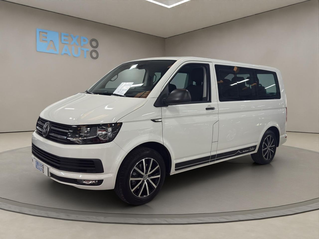 Volkswagen Multivan Outdoor Corto 2.0 TDI 110kW(150CV) BMT adaptado con rampa elevadora eléctrica para silla de ruedas. - Foto 2