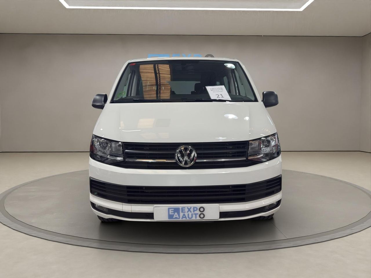 Volkswagen Multivan Outdoor Corto 2.0 TDI 110kW(150CV) BMT adaptado con rampa elevadora eléctrica para silla de ruedas. - Foto 2