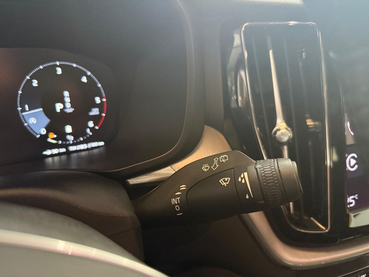 Volvo XC60 2.0 B4 D AWD Momentum Pro Auto - Foto 2