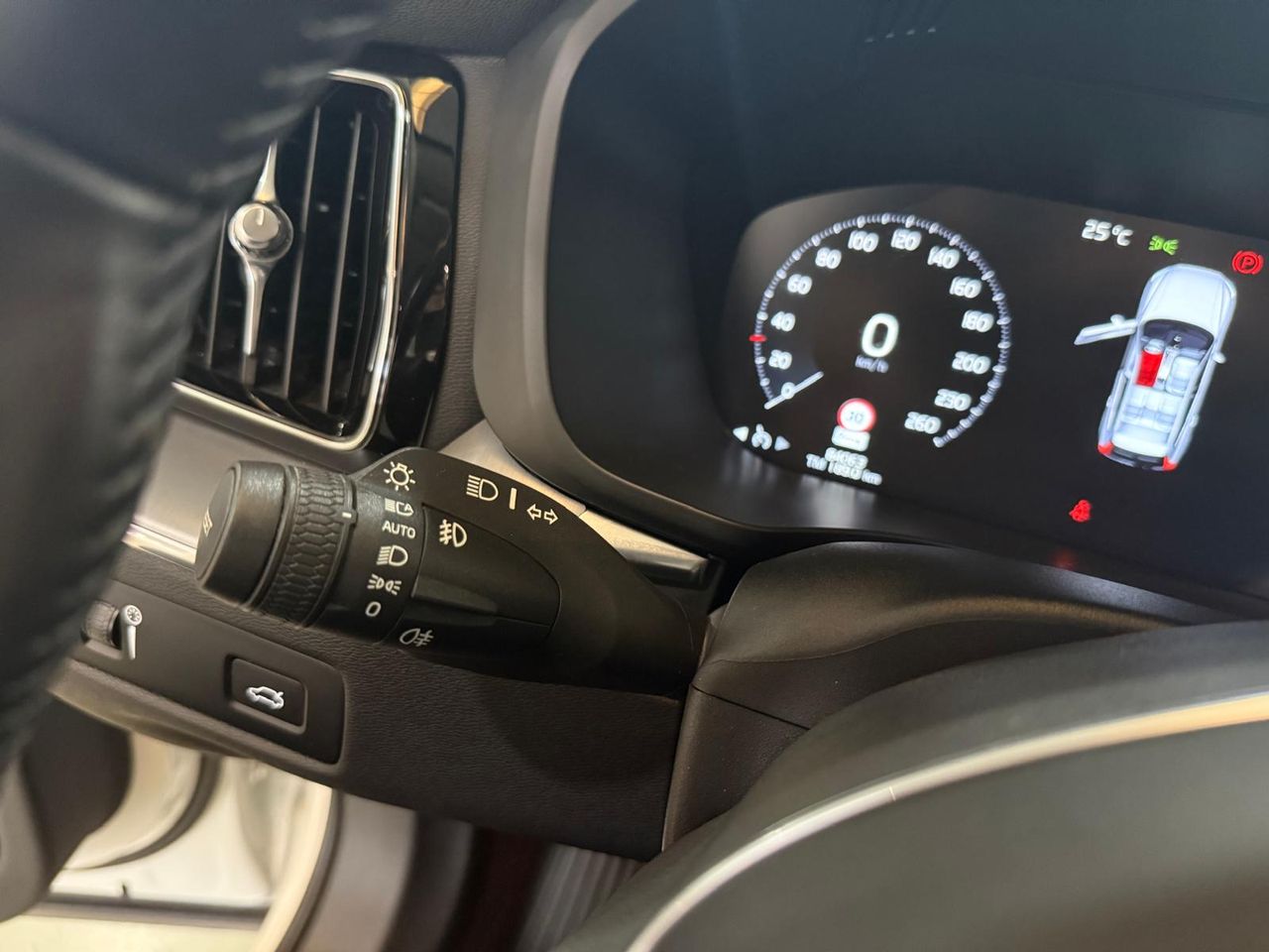 Volvo XC60 2.0 B4 D AWD Momentum Pro Auto - Foto 2