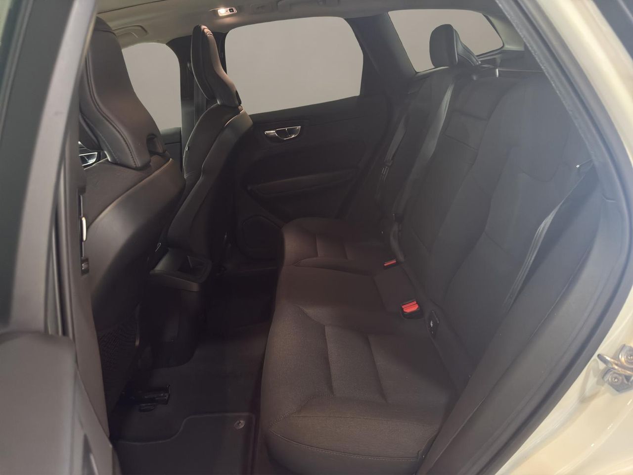 Volvo XC60 2.0 B4 D AWD Momentum Pro Auto - Foto 2