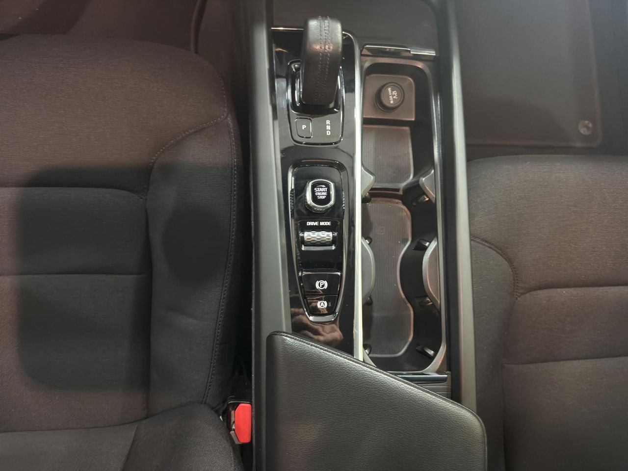 Volvo XC60 2.0 B4 D AWD Momentum Pro Auto - Foto 2