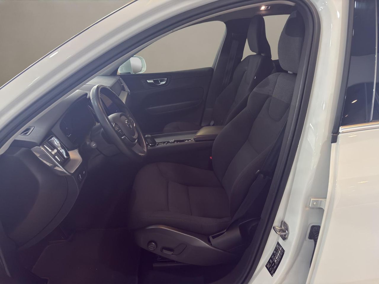 Volvo XC60 2.0 B4 D AWD Momentum Pro Auto - Foto 2