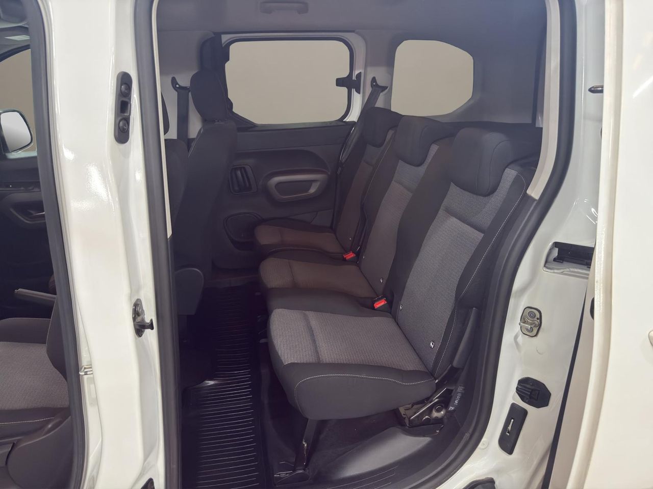 Toyota Proace City Verso 1.5D 96kW (130CV) Family Active L1 - Foto 2