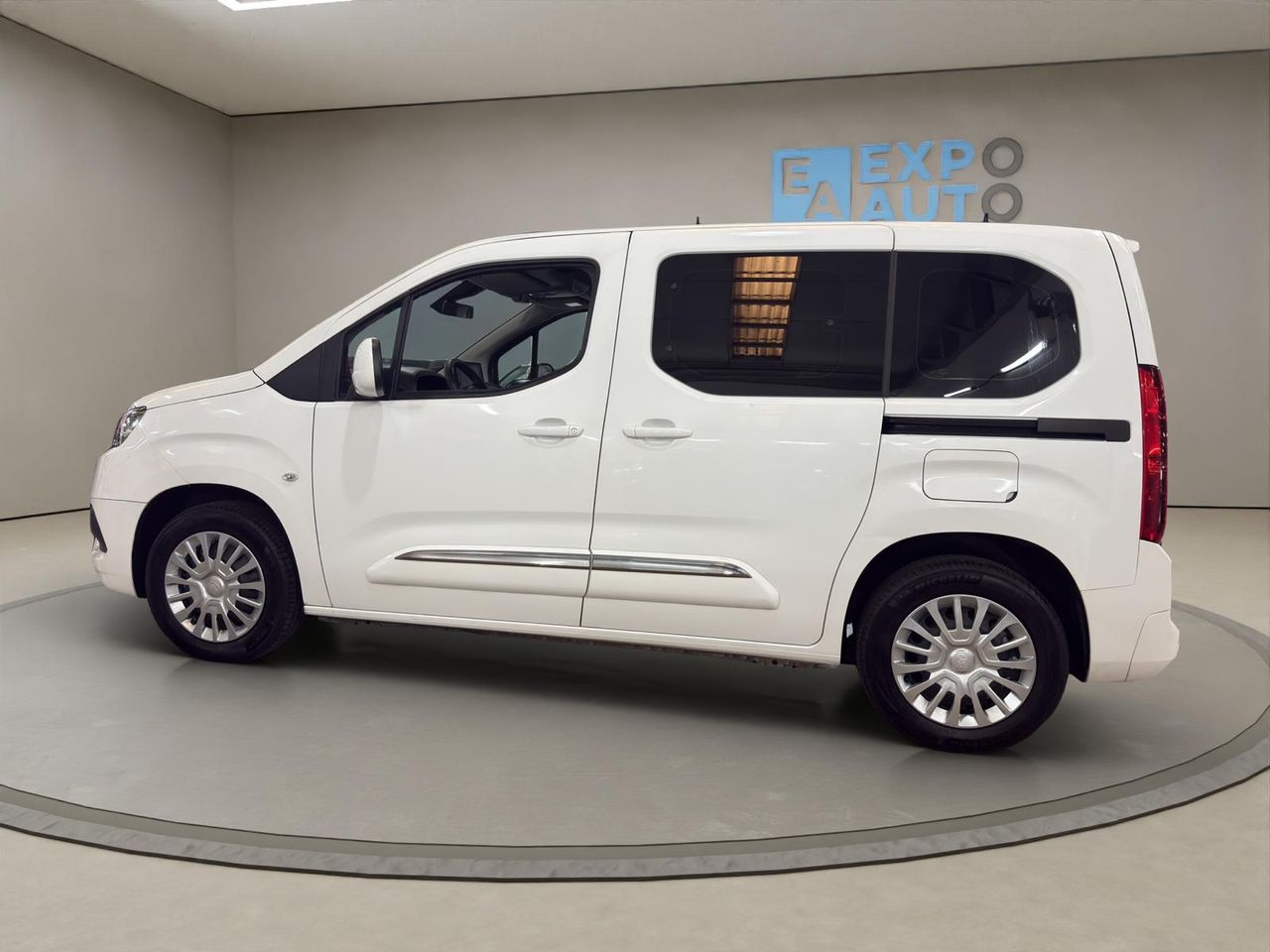 Toyota Proace City Verso 1.5D 96kW (130CV) Family Active L1 - Foto 2