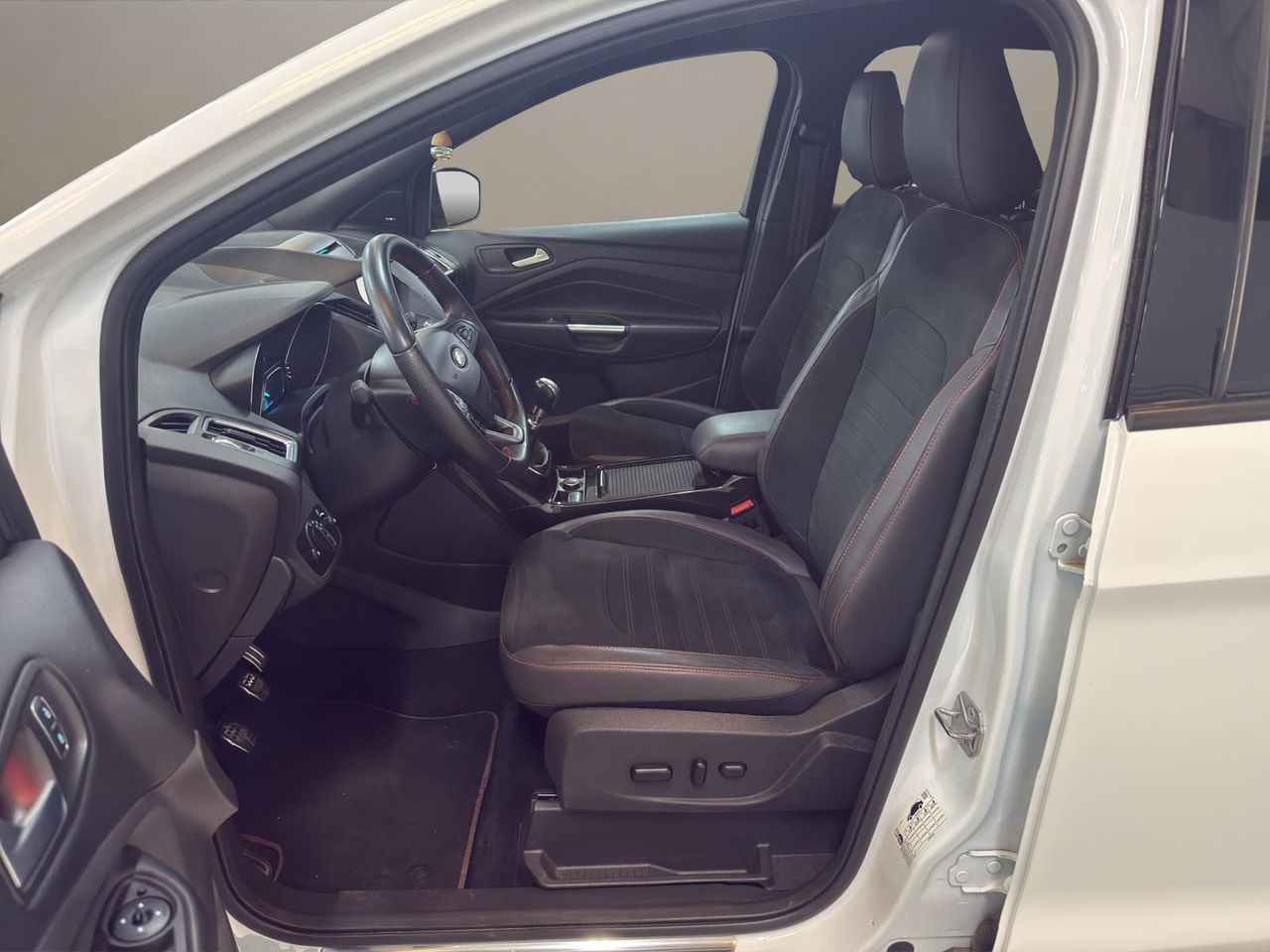 Ford Kuga 1.5 EcoBoost 88kW 4x2 ST-Line - Foto 2