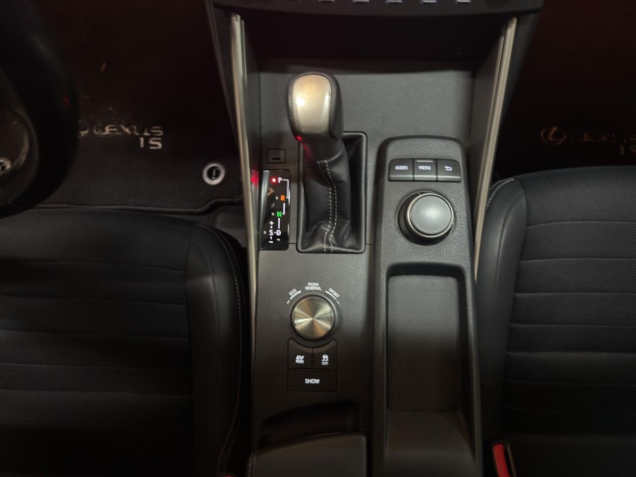Lexus IS 2.5 300h Executive Navibox - Foto 2