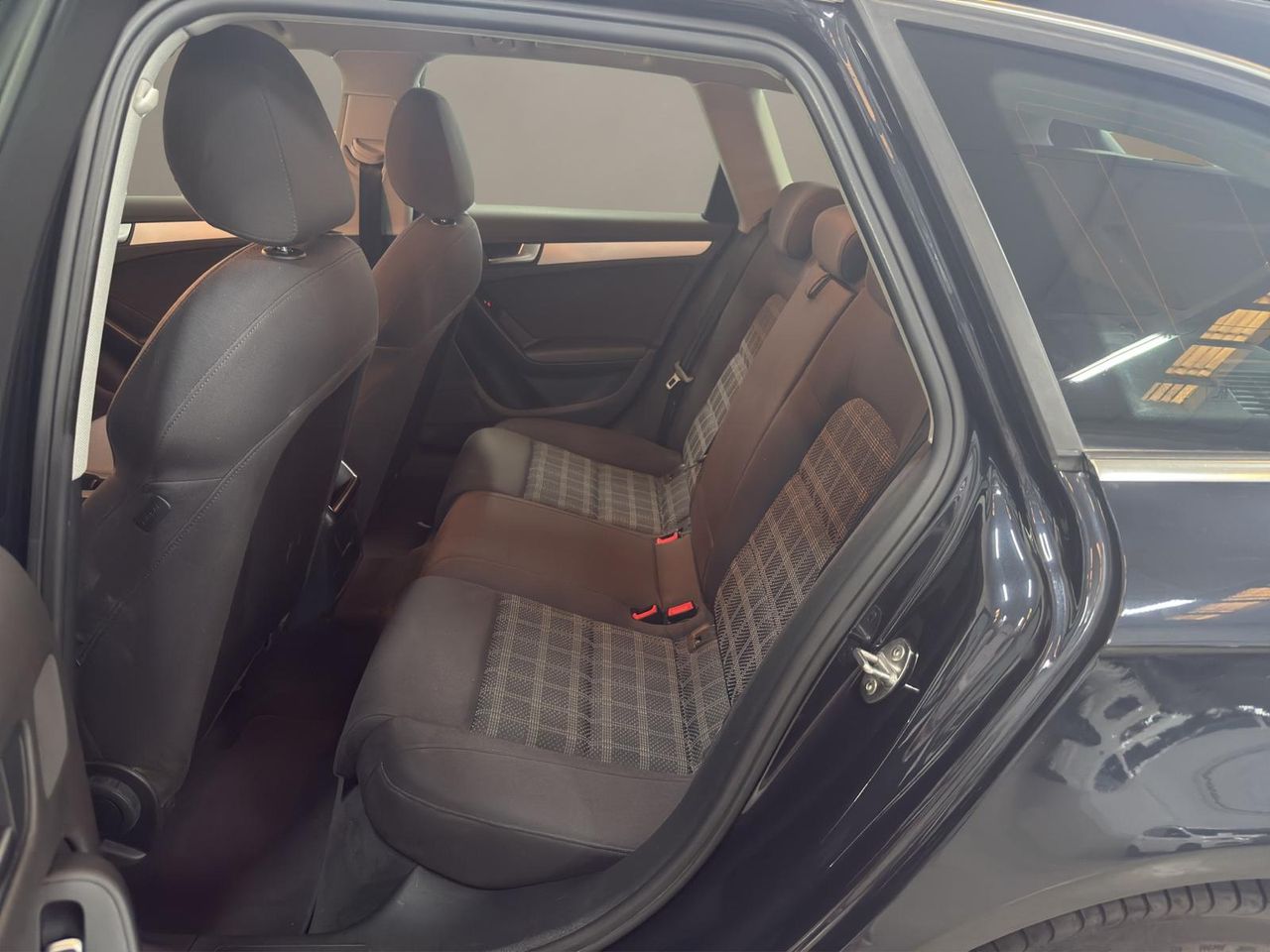 Audi A4 Avant 2.0 TDI 150 multitr S line edition - Foto 2